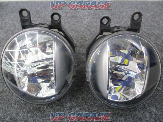 TOYOTA 純正LEDフォグランプ  中古パーツ買取・販売のアップガレージ