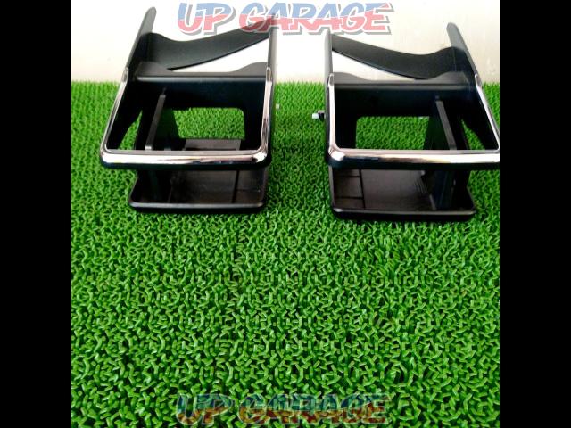 〇 Price reduced 〇 CAR-MATE where you can put paper packs
Exclusively designed drink holder for each car model-04