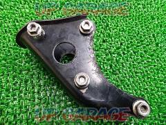 APE50 (AC16)
Genuine engine hanger
black