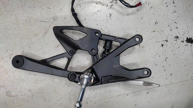 YAMAHA (Yamaha)
Genuine step
YZF-R1 ('15 -'18)-02