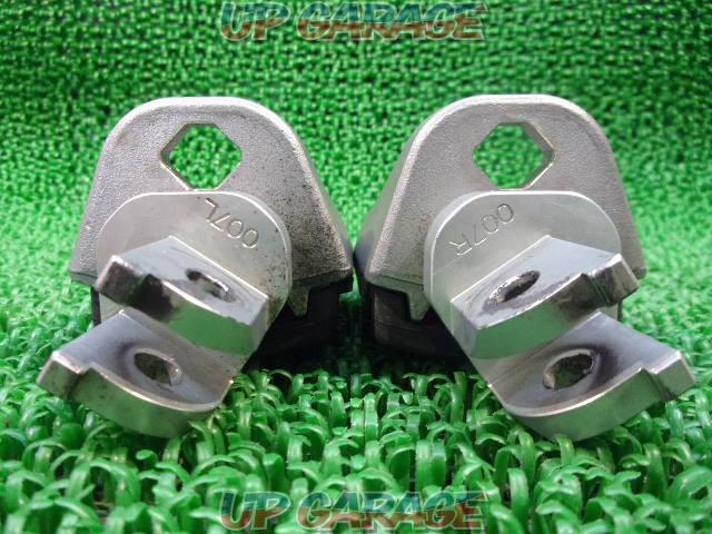 Removed from NC700 (year unknown)
SW-MOTECH
ION
footrest kit
Right and left-04