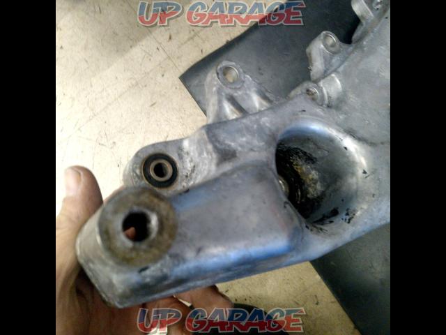 YAMAHA
Genuine swing arm plate
Majesty 250 ABS (-'99)-04