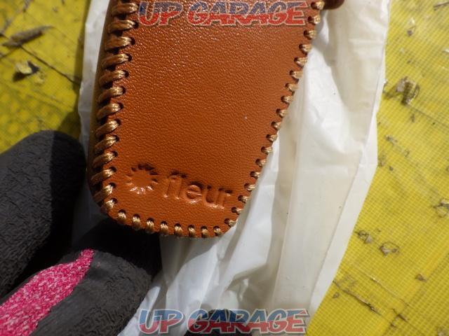 Fleur
for remote control key
Leather cover-04