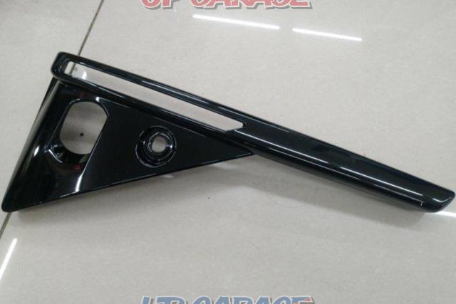 Daihatsu
Tanto genuine
front bumper side
Molding-02