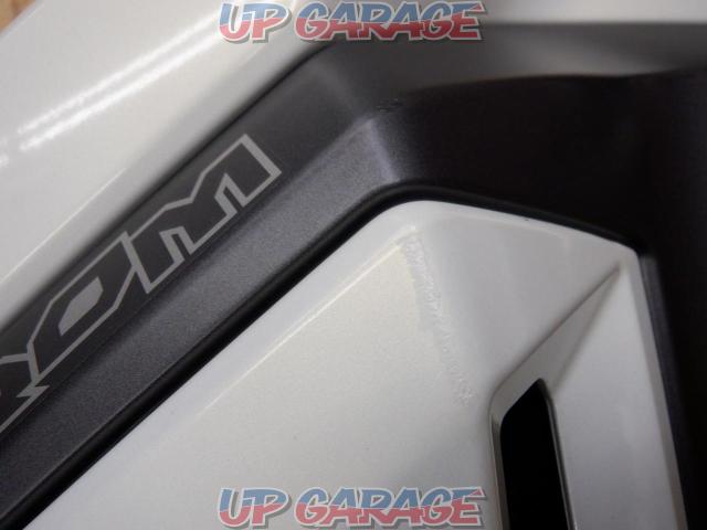 HONDA only on left side
Genuine side cowl
GROM (Guromu)
JC75-03