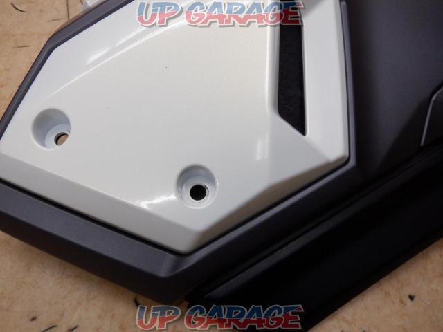 HONDA only on left side
Genuine side cowl
GROM (Guromu)
JC75-04