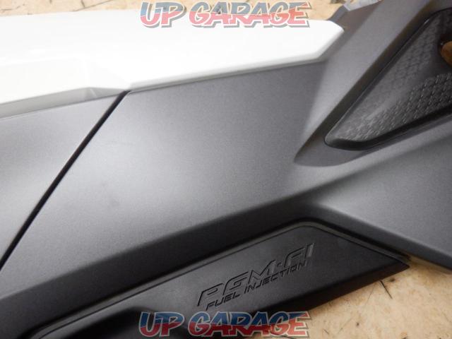 HONDA only on left side
Genuine side cowl
GROM (Guromu)
JC75-05