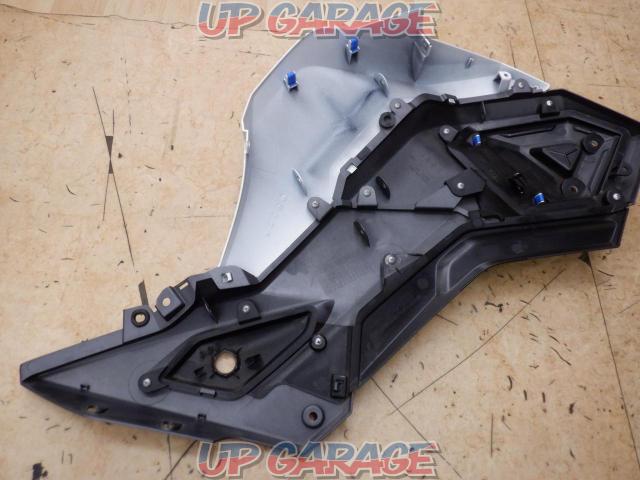 HONDA only on left side
Genuine side cowl
GROM (Guromu)
JC75-07