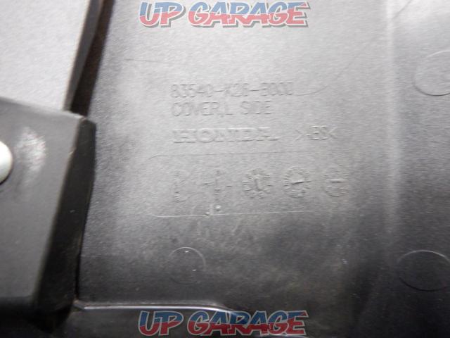 HONDA only on left side
Genuine side cowl
GROM (Guromu)
JC75-09
