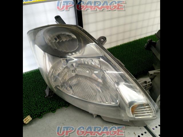 TOYOTA
Passo
KGC10/QNC10 late genuine HID headlight
[KOITO
100-51767-03