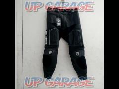 Size: 54
ARLENNESS
Leather pants