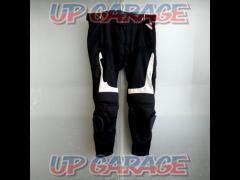 Size: 3L
Seool's
Mesh pants with sliders