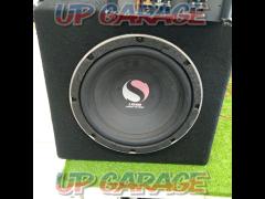 KICKER
SOLOBARIC
10 inches
Single woofer box
