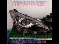 MAZDA
Acceleration
Genuine
Headlight