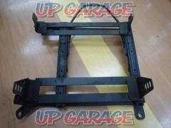 BRIDE (Brid)
Full backet seat rail
Driver side