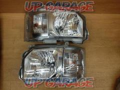 [TOYOTA
200 series Hiace 4 type DX genuine halogen headlight