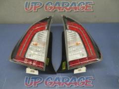 Toyota genuine
30
Prius
G's genuine
LED tail lens