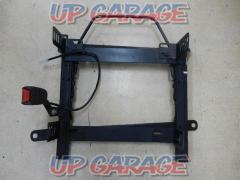 RX2303-3171
Unknown Manufacturer
Side stop seat rail
RH / driver's side