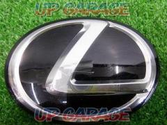LEXUS
Rear emblem
90975-02127