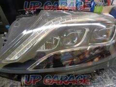 Mercedes Benz
S Class
W222 previous term genuine headlight