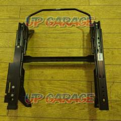 RECARO
RH
Semi-bucket
Seat rail