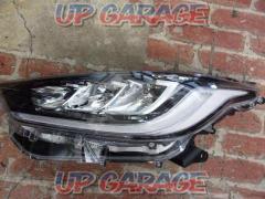 トヨタ純正(TOYOTA) KSP210・MXPA10・MXPH10/ヤリス純正助手席側LEDヘッドライト