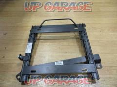 カワイ製作所 コルトラリーアート/Z27AGなど 底止めシートレール 右側