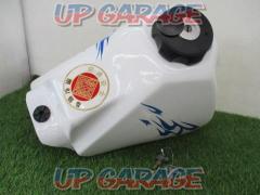 [CRM80]
HONDA
Genuine painted gasoline tank