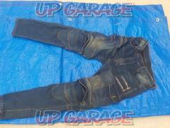 MOTOPANTS
Denim pants