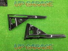 Daihatsu genuine
Tanto genuine
front bumper side molding