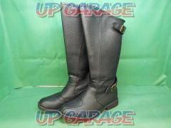 (Confirmation) Manufacturer unknown
Leather boots
A pair