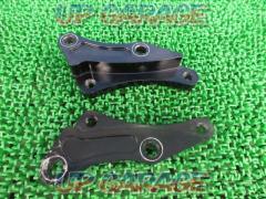 メーカー不明 65mmピッチキャリパー用キャリパーサポート  左右セット  ZRX1200R/S