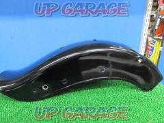 Harley-Davidson?
Genuine? Rear fender
Remove FXSTB(’06)
