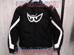 Size: 48 (about M)
BERIK (Berwick)
Nylon jacket (for autumn and winter)