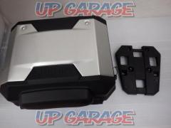 SUZUKI
top case plate set
93100-21813/93900-21811
V Strom 250
DS11A ('17-'20)