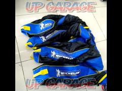 Michelin
Tire cover