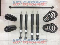 トヨタ 150系ランドクルーザープラド 後期純正サスキット + ラテラルロッド