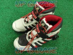 Simpson
Riding shoes
25cm