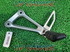 CBR250R (MC41 year unknown)
Genuine
Left tandem step (one side only)