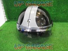 Size: Free (less than 57-60cm)
LEAD
O-ONE
Half helmet
Shielded
For 125cc or less
Black / Silver