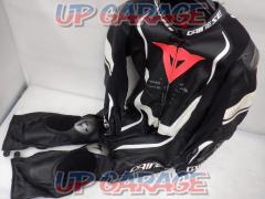 There are many tears and scratches DAINESE
KYALAMI
1PC
PERF
LETHER
SUIT
201513455
Size 54