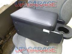 DAIWACARS
Armrest console
200 series high-speed super-long wide 3-row seat car