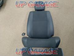TOYOTA
200 series Hiace Dark Prime II genuine seat
* Driver seat (RH) only