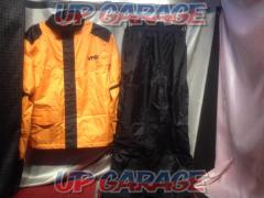 Size: M
Rumble
Nylon wear top and bottom
Orange / Black
Treated as a windbreaker due to unconfirmed waterproofing