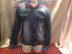 Size: Unknown
Maker unknown
Blue
Denim jacket