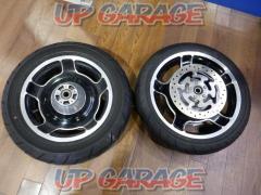 Price correction Harley Davidson
FLHX
Street Glide
Genuine tire wheel set