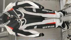52 size BERIK
Racing suits