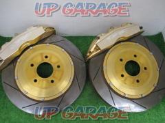 ORC
FORGED
BRAKE
SYSTEM
6 piston
Brake caliper
&amp;
355mm 2-piece rotor
Forged caliper!!