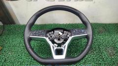 NISSAN
Leaf genuine leather steering wheel