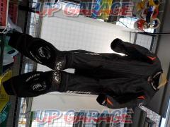 BERIK
Racing suits
Size 58